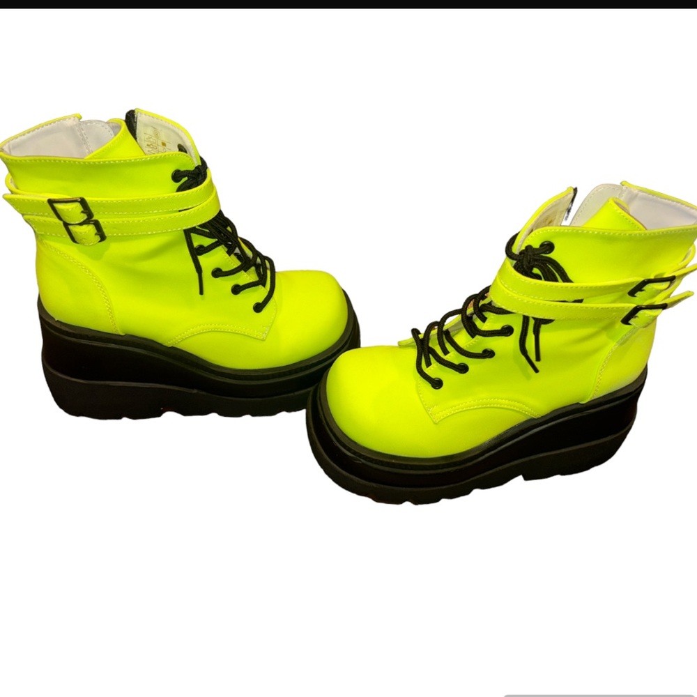 Demonia Shaker 52 Platform boots